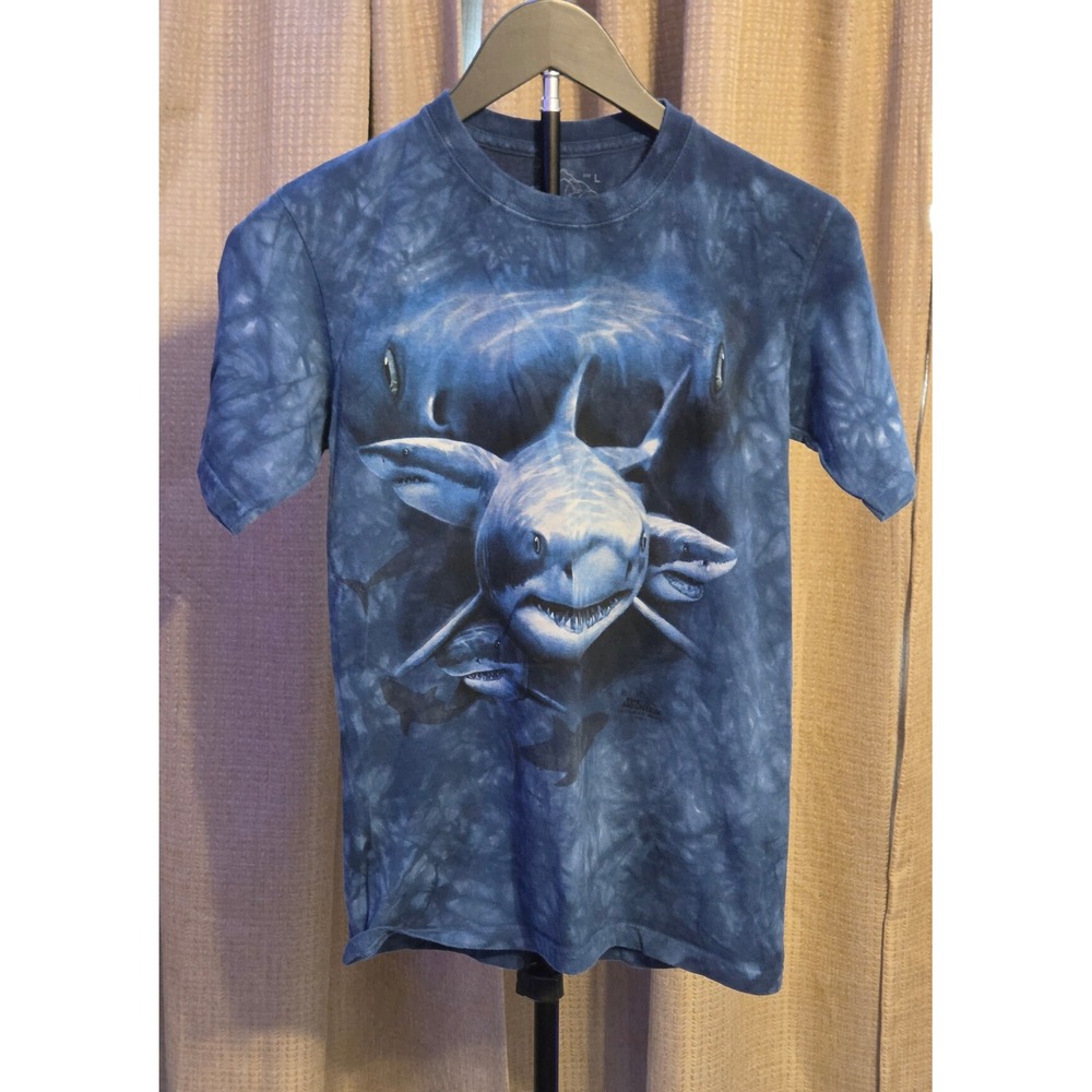 The Mountain Great White Shark Pack T-Shirt Youth Size Large Blue